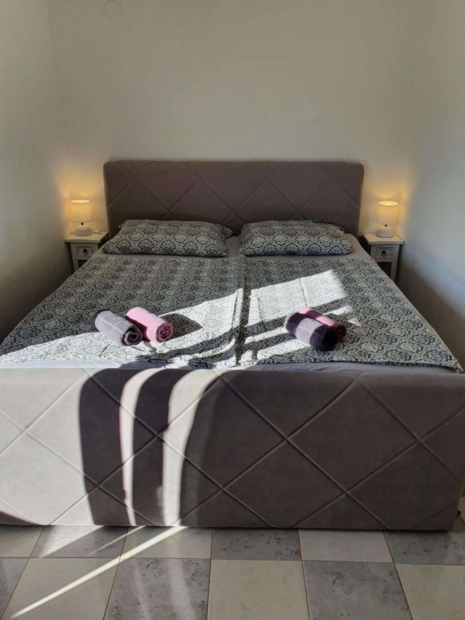 Apartments Zadar Nin Anton I Martina Врси Стая снимка